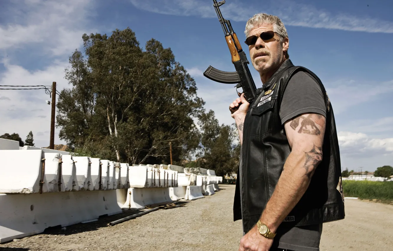 Photo wallpaper motorcycle, the series, biker, Kalashnikov, Ron Perlman, ron perlman, Sons of Anarchy