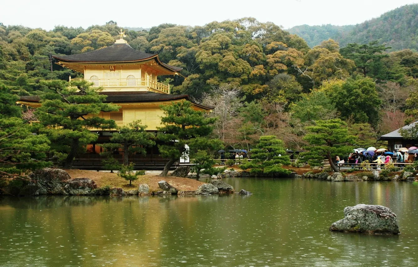 Photo wallpaper lake, castle, rain, Japan, Kyoto, tourists
