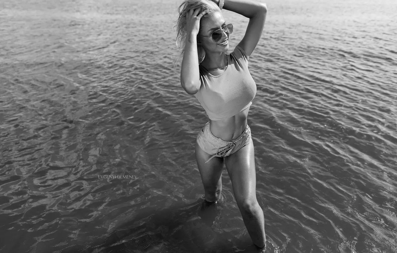 Photo wallpaper black & white, girl, shorts, legs, sea, photo, photographer, water