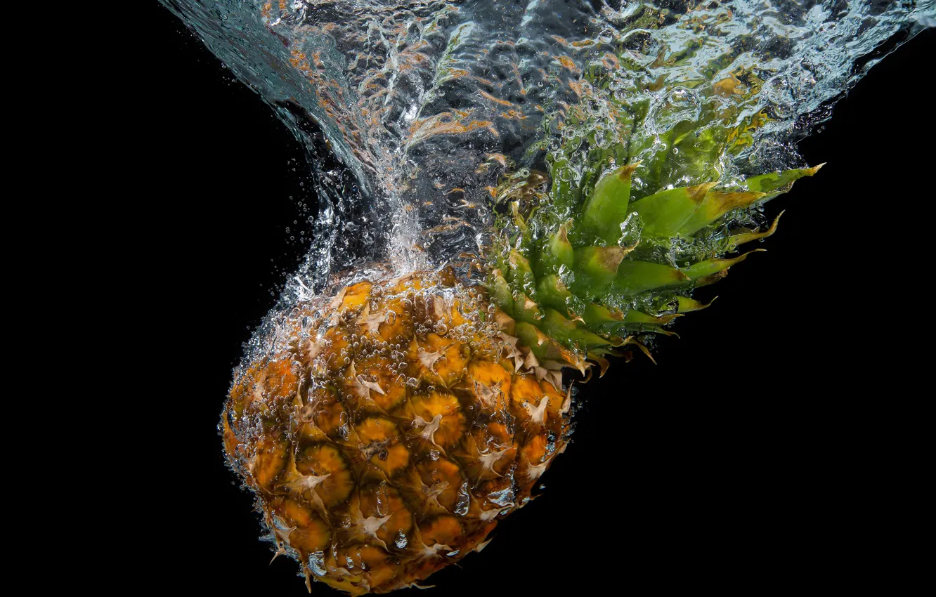 Photo wallpaper macro, pineapple, closeup, water splashes, a drop of water