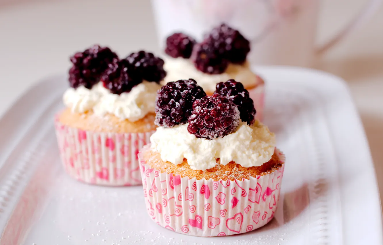 Photo wallpaper berries, cream, cupcakes