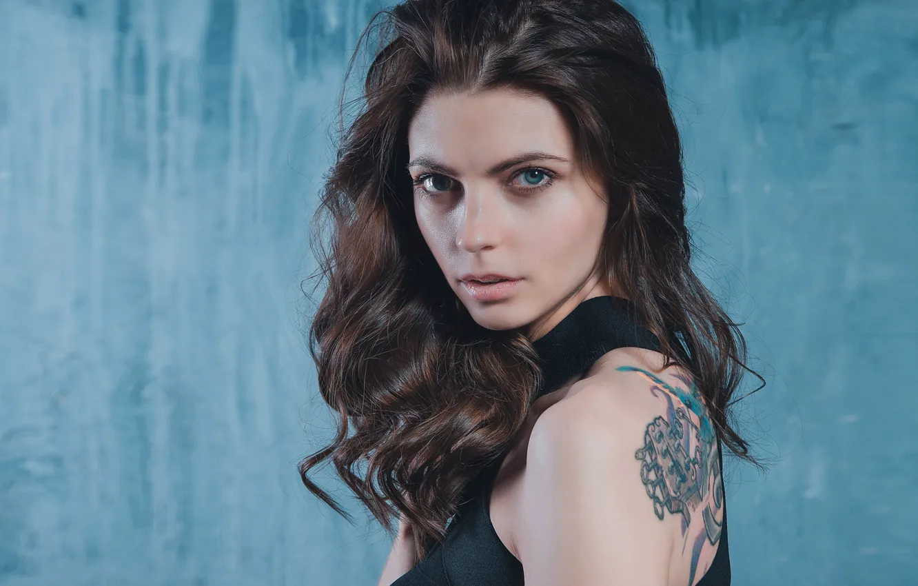 Photo wallpaper look, background, portrait, makeup, brunette, tattoo, hairstyle, in black