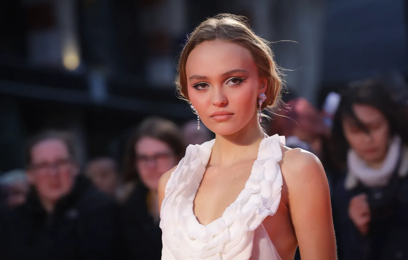 Wallpaper hair, pose, actress, makeup, Lily-Rose Depp, Lily-Rose Depp ...