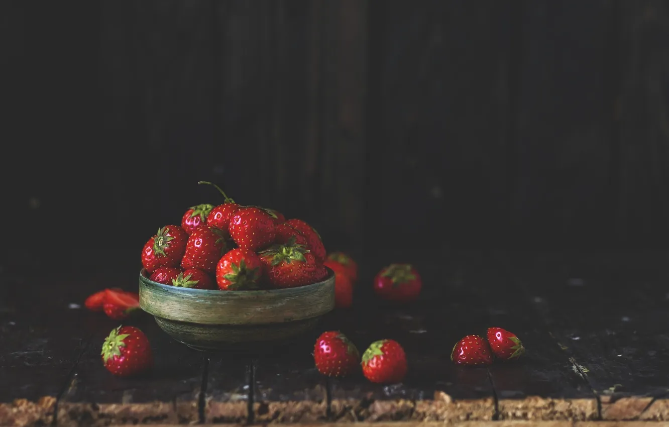 Photo wallpaper berries, the dark background, strawberries, strawberry, red