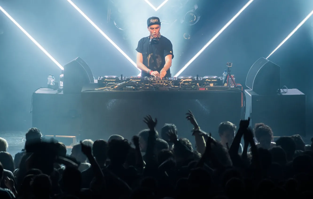 Photo wallpaper people, Neon, dancing, eletronic music, disc jockey, DJ