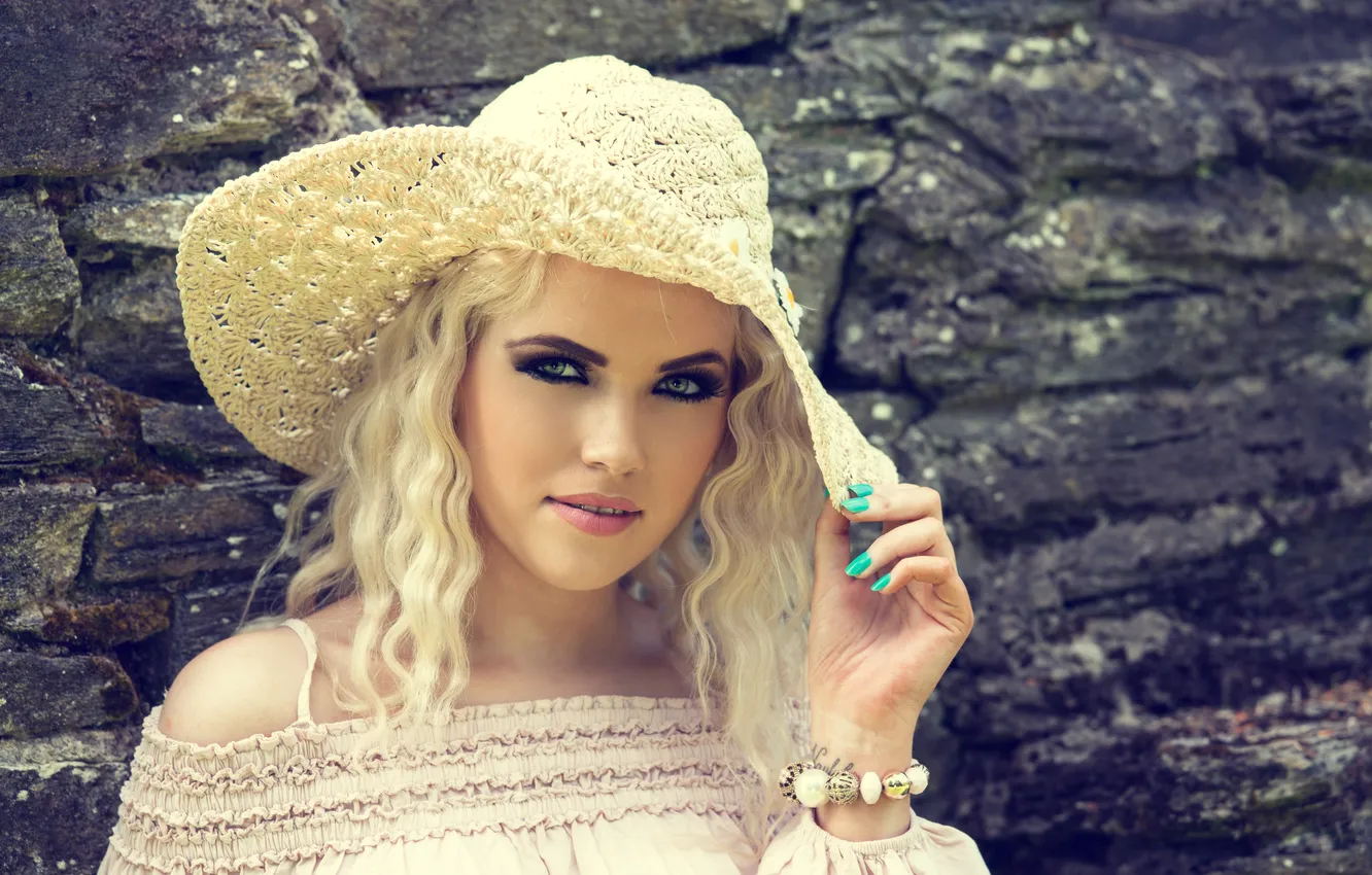 Photo wallpaper makeup, hat, manicure, blond curls, Ciara