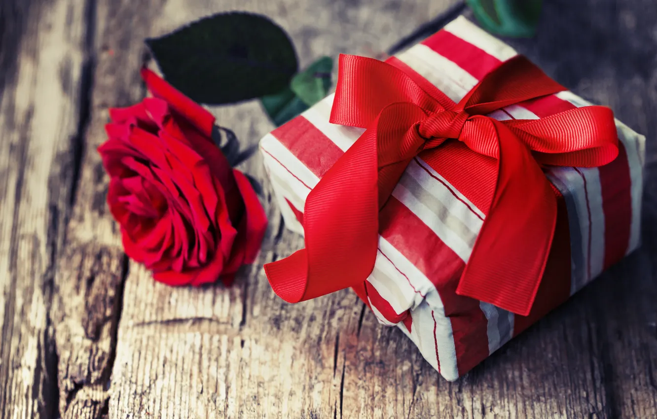 Photo wallpaper love, flowers, red, gift, roses, bouquet, red, love