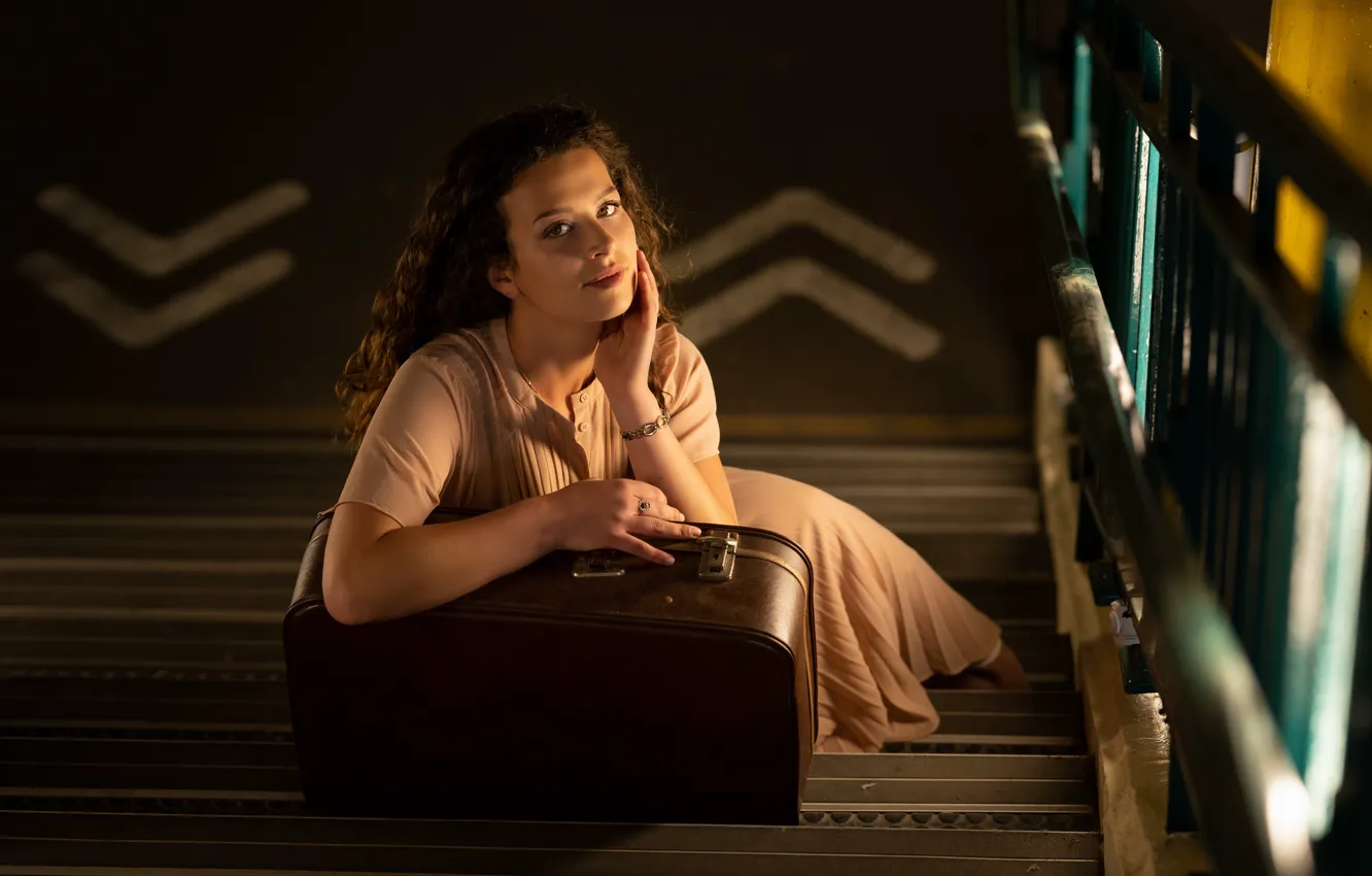 Photo wallpaper look, girl, suitcase