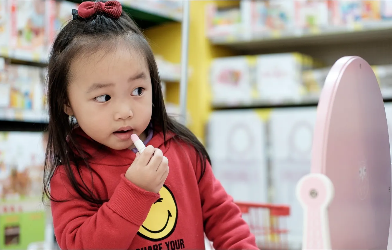 Photo wallpaper funny, children, kid, mirror, Glamour, Asian girl, lipstick, Flirtatious