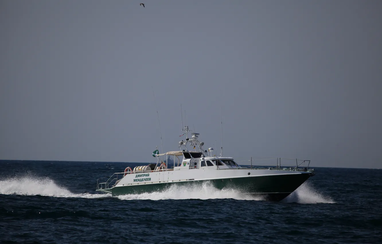 Photo wallpaper boat, the black sea, on the go