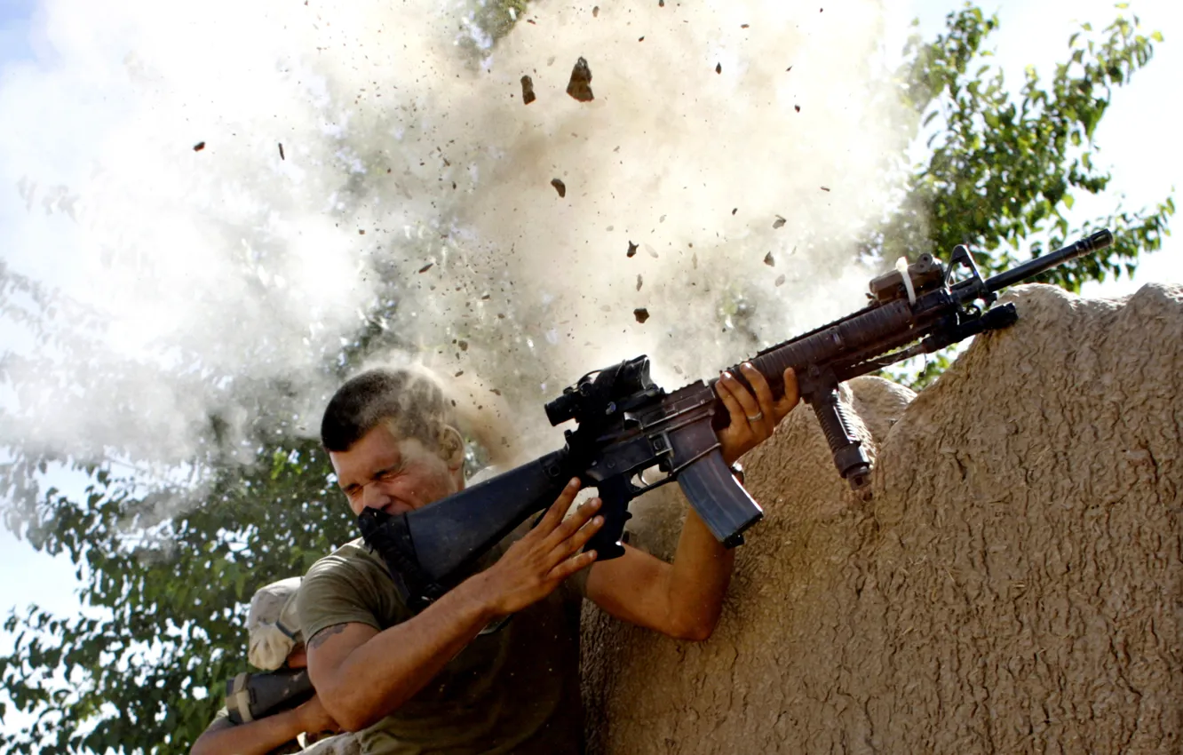 Photo wallpaper fragments, dust, soldiers, machine