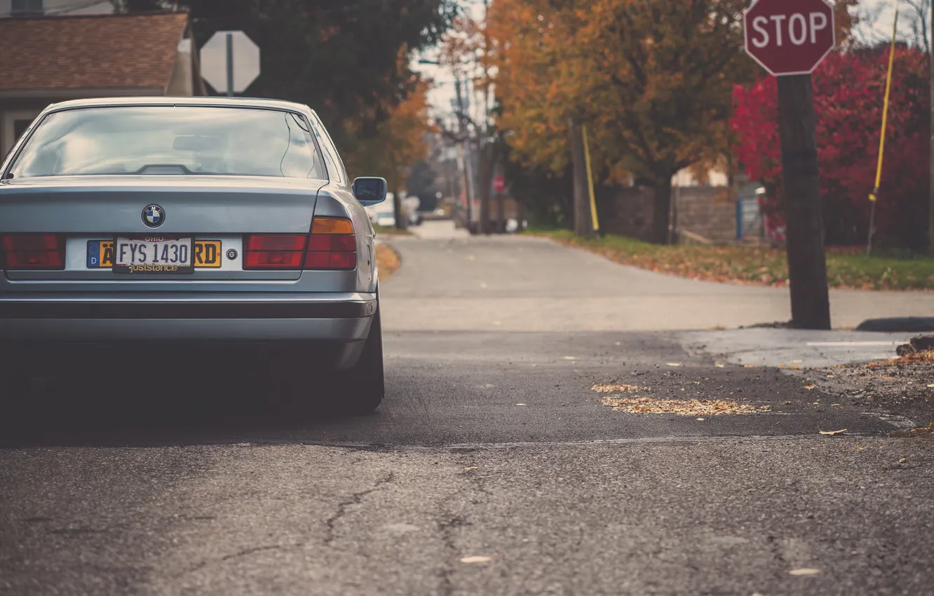 Photo wallpaper road, autumn, silver, BMW, back, E34, Silver, 520i