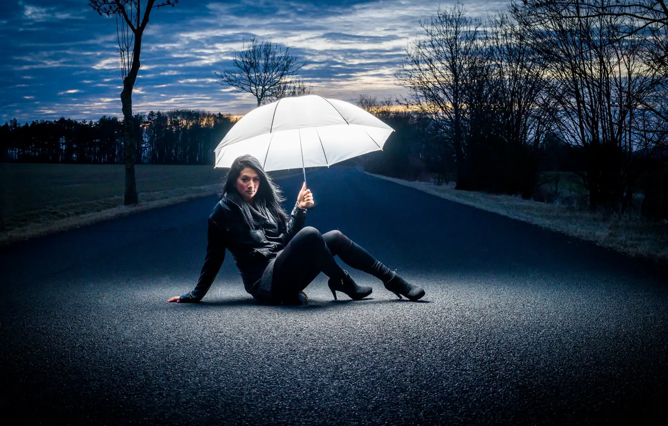Photo wallpaper road, girl, umbrella