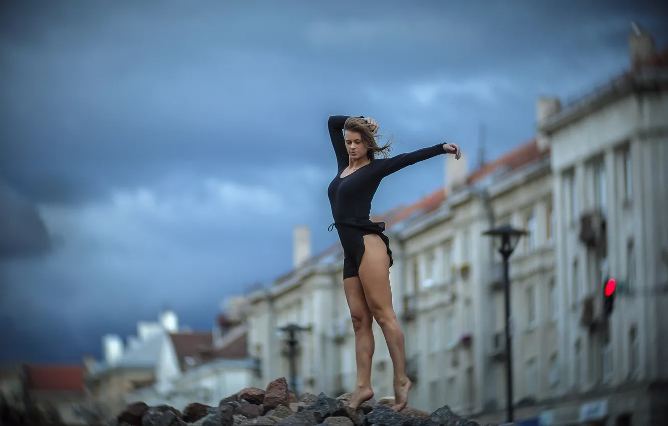 Photo wallpaper girl, the city, pose