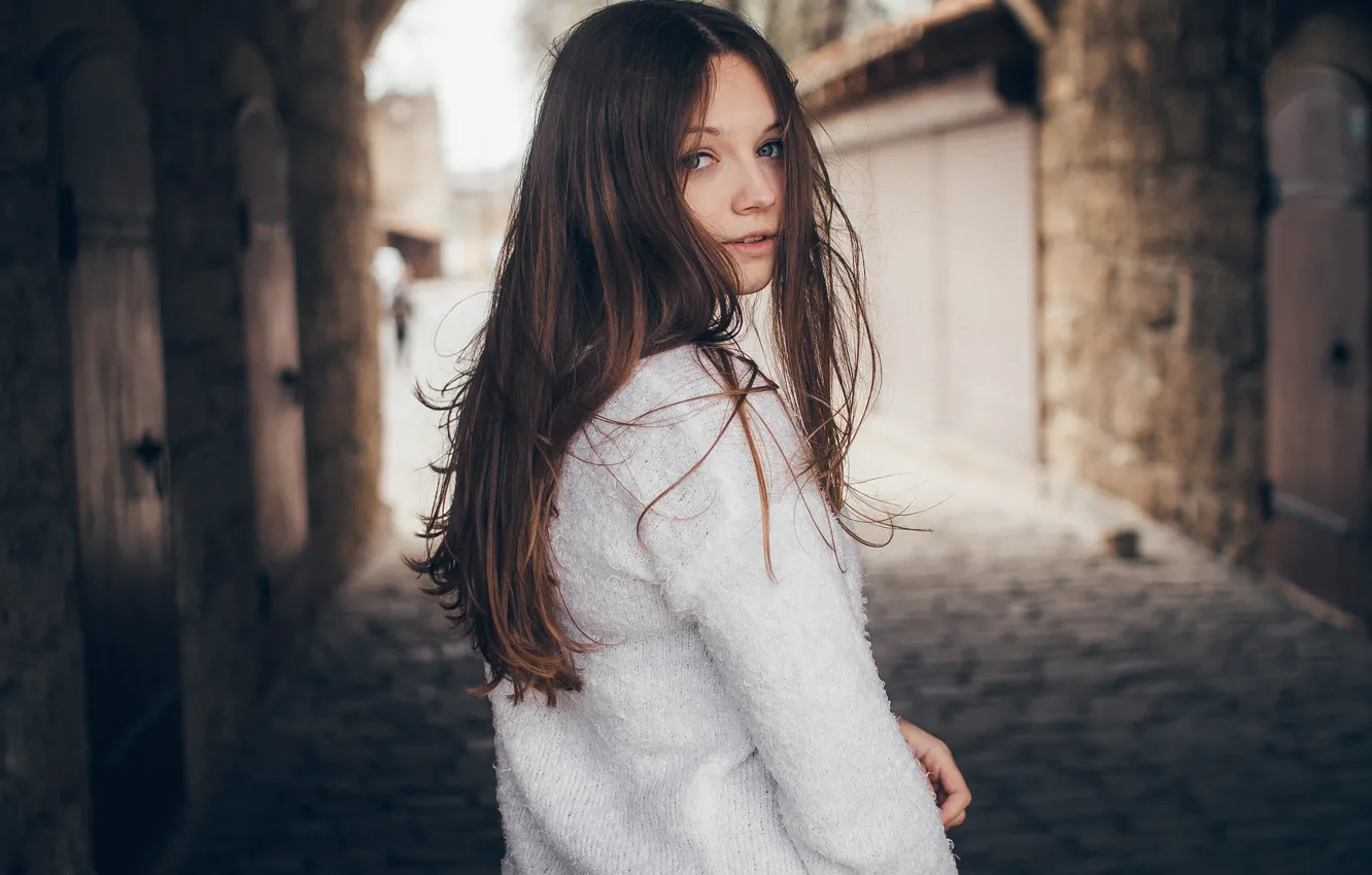 Photo wallpaper city, girl, long hair, brown hair, photo, blue eyes, model, street