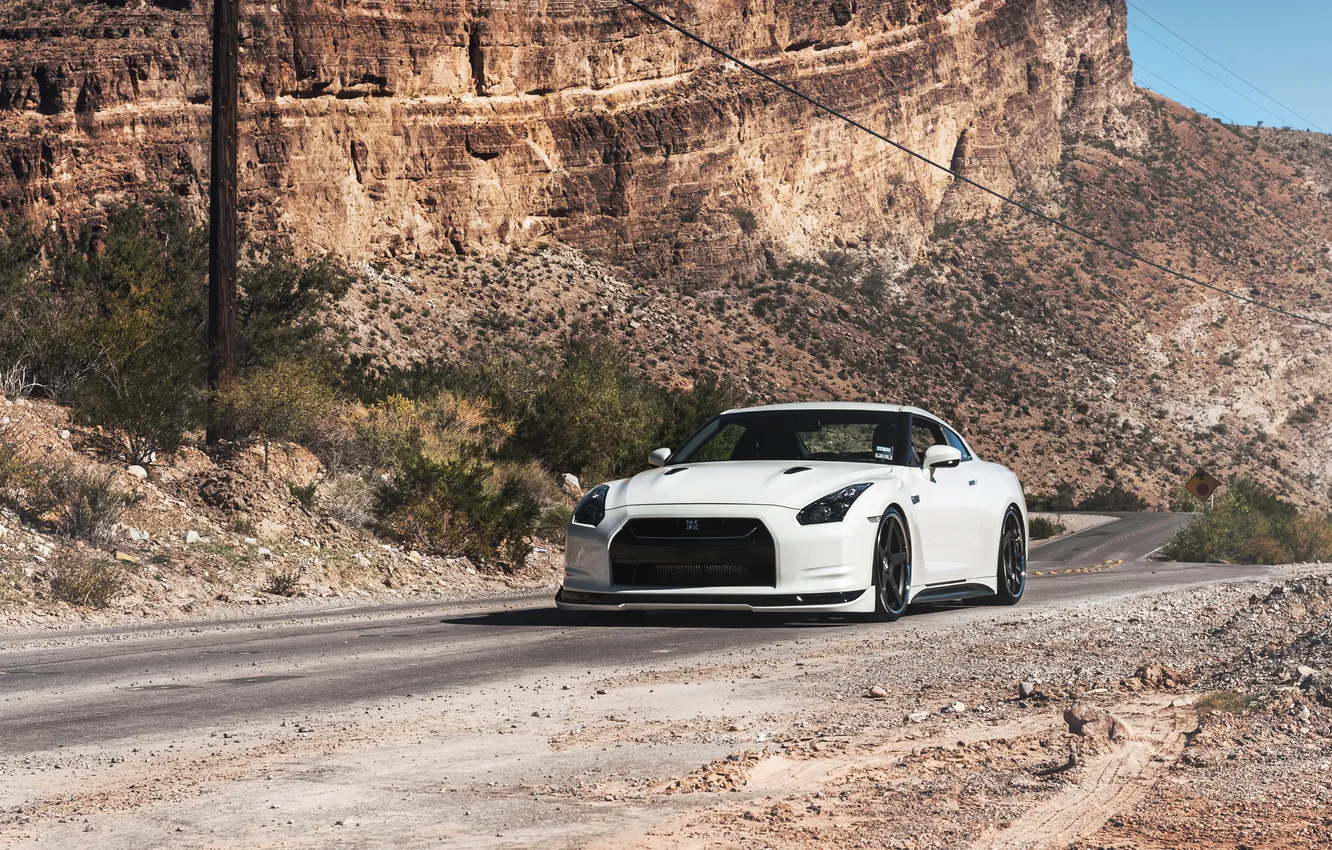 Photo wallpaper machine, mountains, track, Nissan, laga