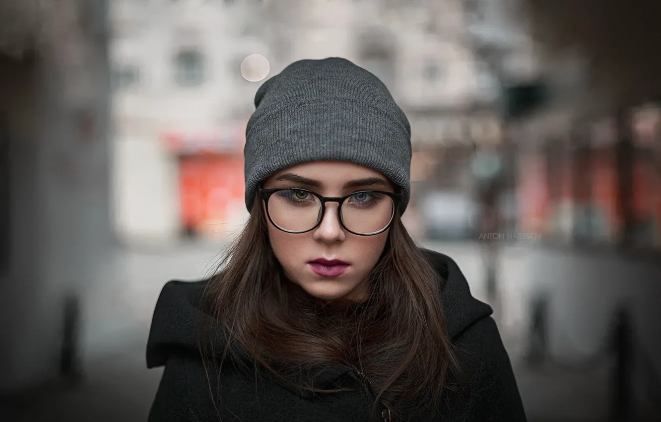 Photo wallpaper girl, the city, portrait, glasses, cap, bokeh