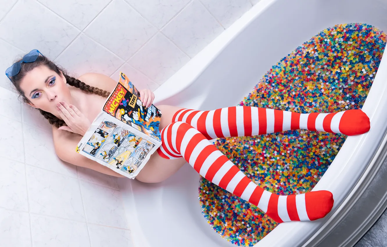 Photo wallpaper girl, bath, journal