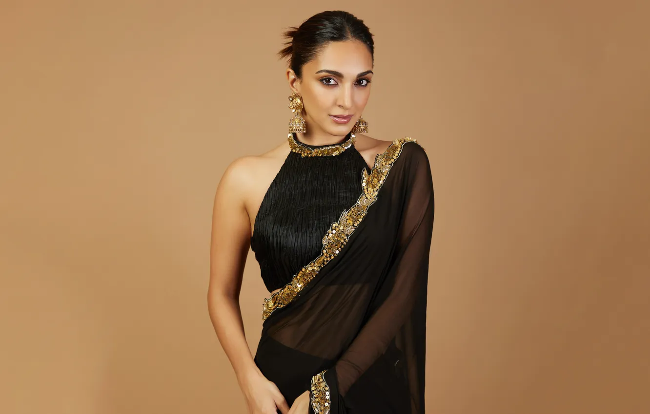 Photo wallpaper beige, saree, Kiara Advani, indian actress, Brown background