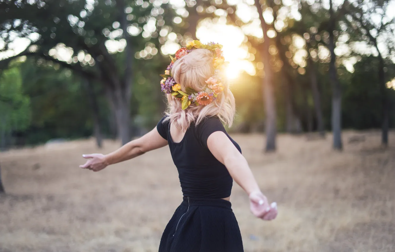 Photo wallpaper girl, flowers, blonde, wreath