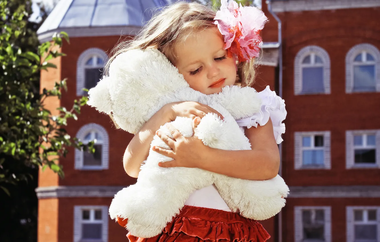 Photo wallpaper children, house, toy, Windows, bear, girl, bow, child