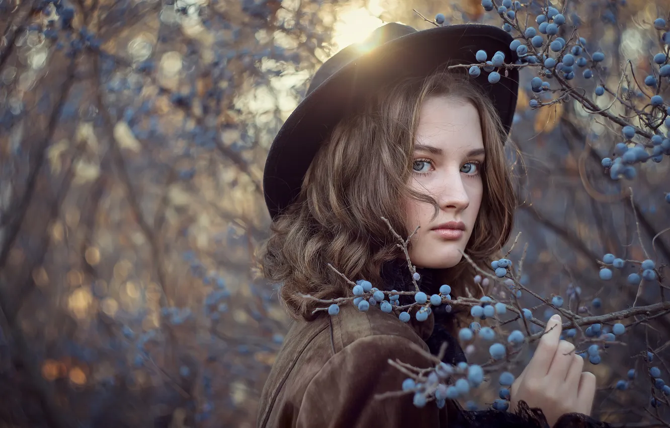 Photo wallpaper look, girl, branches, face, berries, portrait, hat, hands