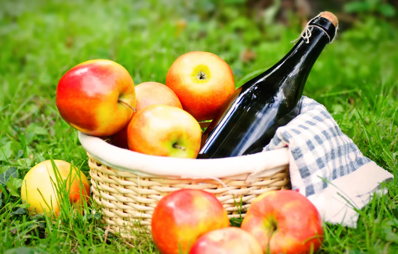 Photo wallpaper grass, wine, basket, apples, picnic, napkin