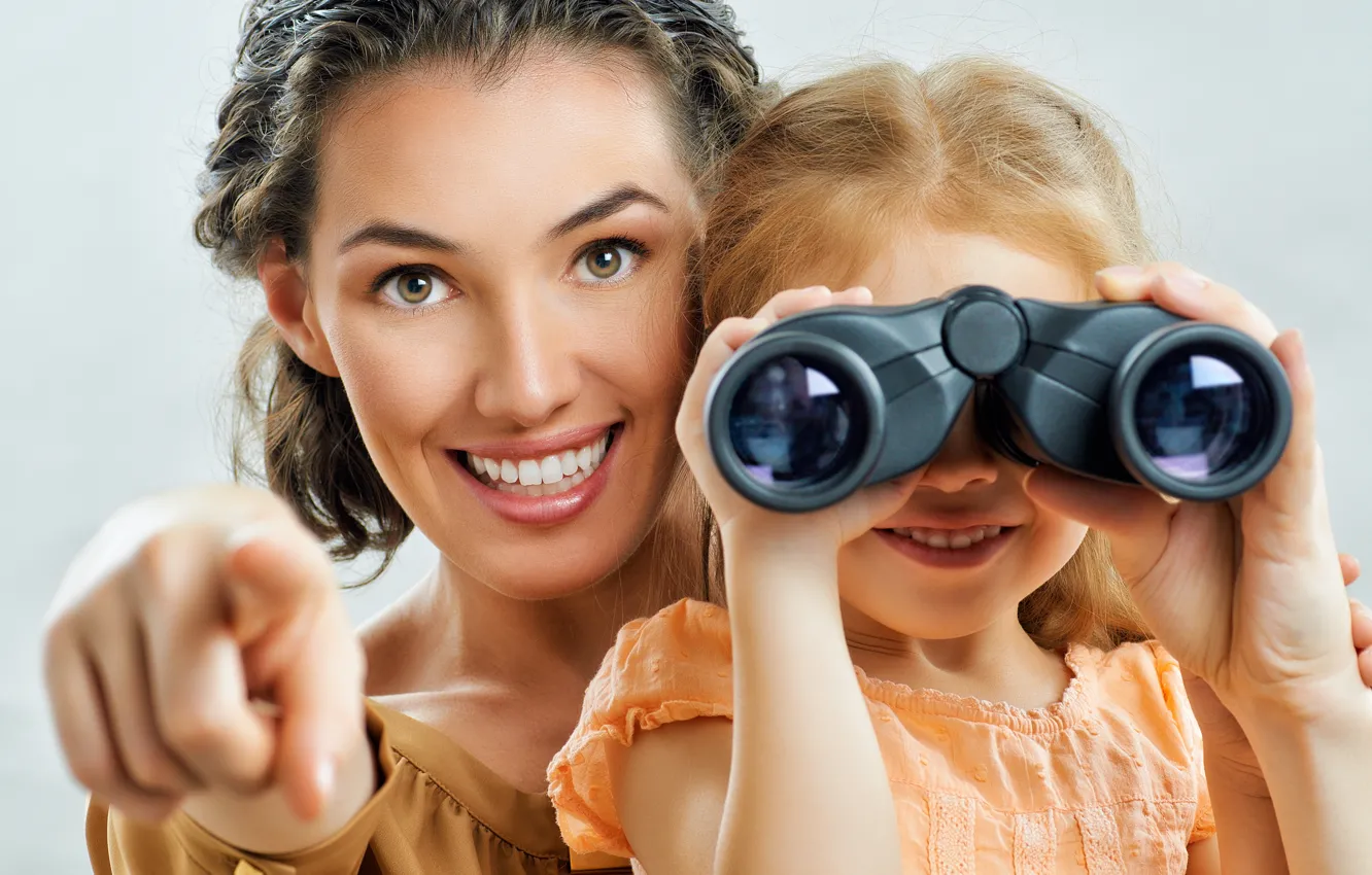 Photo wallpaper the game, binoculars, mom, daughter