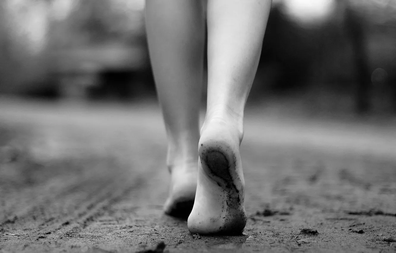 Photo wallpaper sand, beach, girl, traces, background, mood, black and white, fingers
