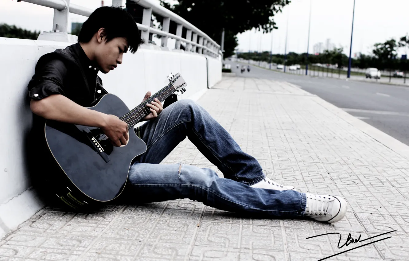 Photo wallpaper street, guitar, guy