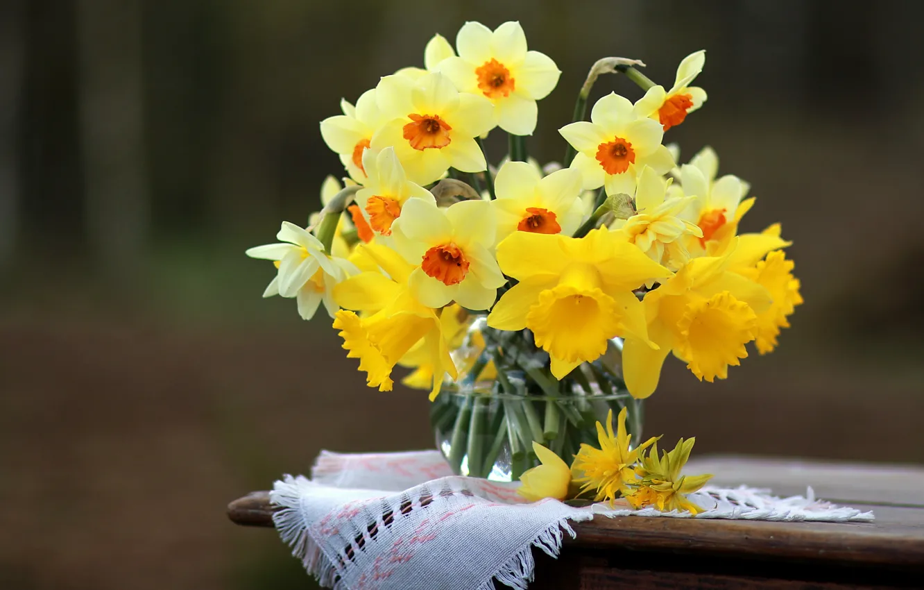 Photo wallpaper flowers, vase, table, napkin, daffodils