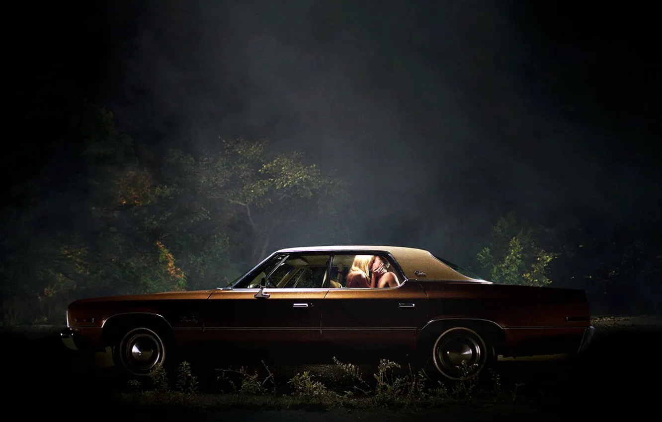 Photo wallpaper machine, kiss, horror, detective, horror, It should be for you, It Follows