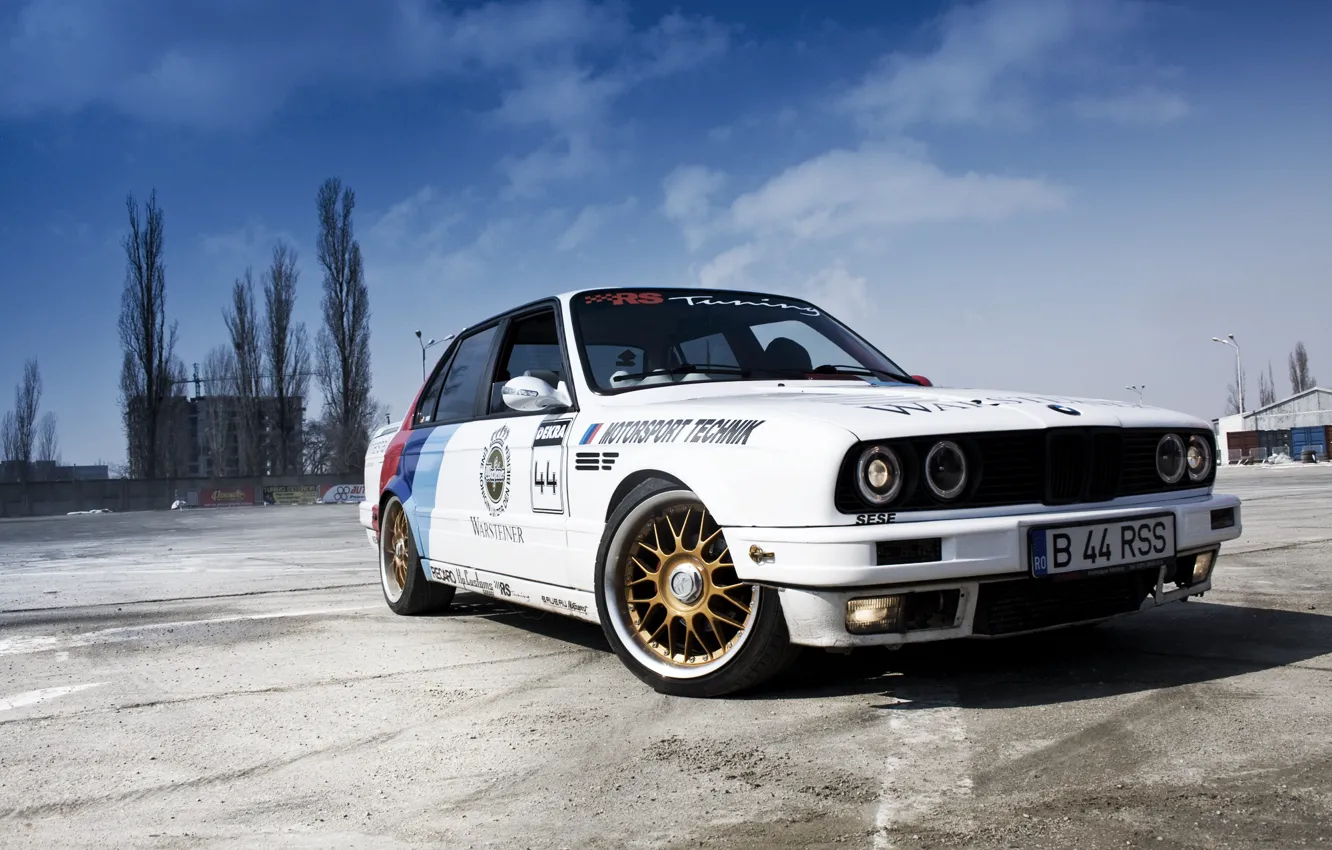 Photo wallpaper white, the sky, BMW, BMW, white, Playground, E30, Sedan