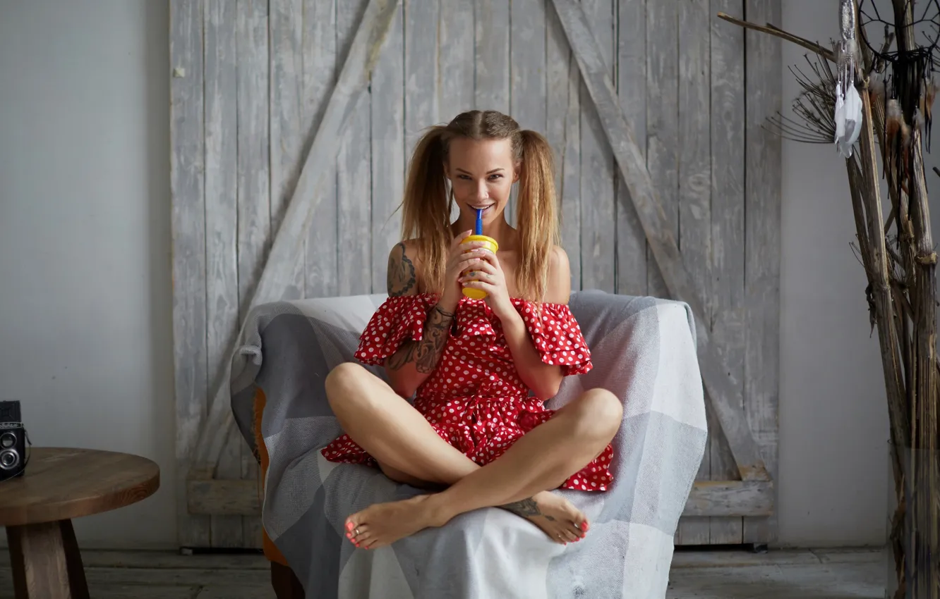 Photo wallpaper smile, chair, dress, brown hair, legs, Veronika Wonka, Wonka, Veronika Wonka