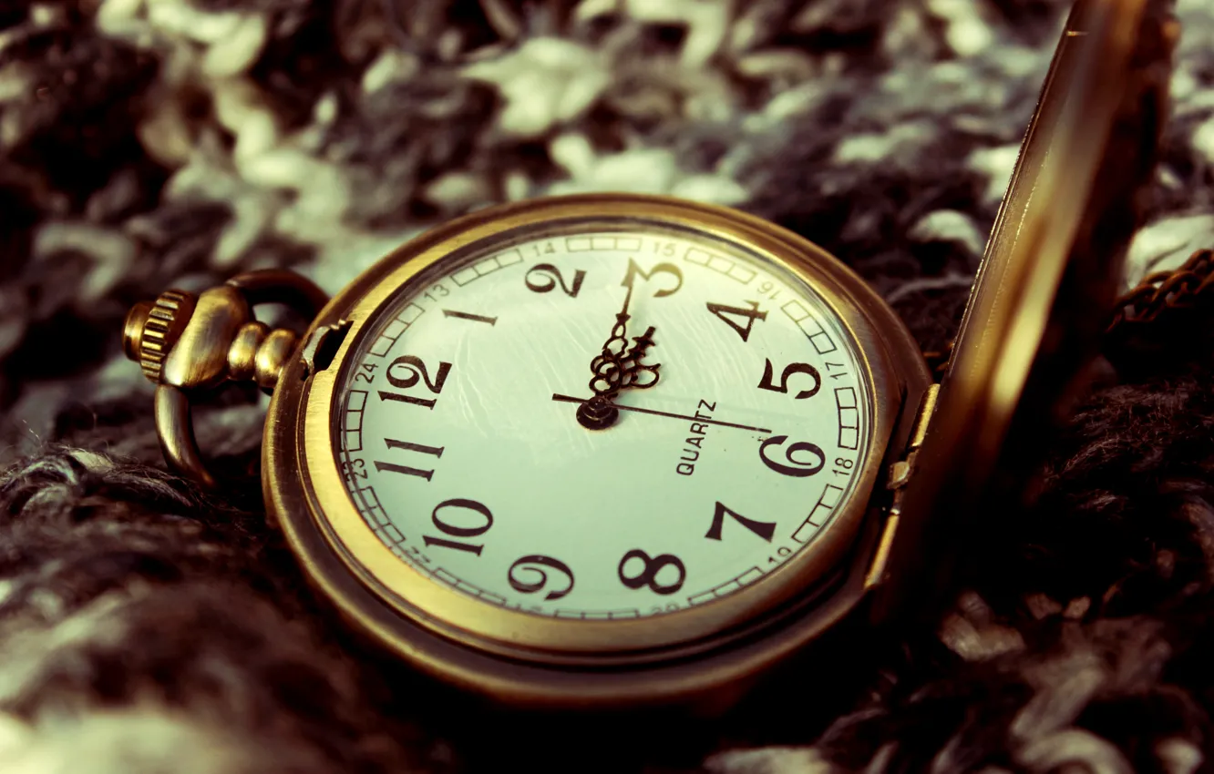 Photo wallpaper arrows, watch, figures