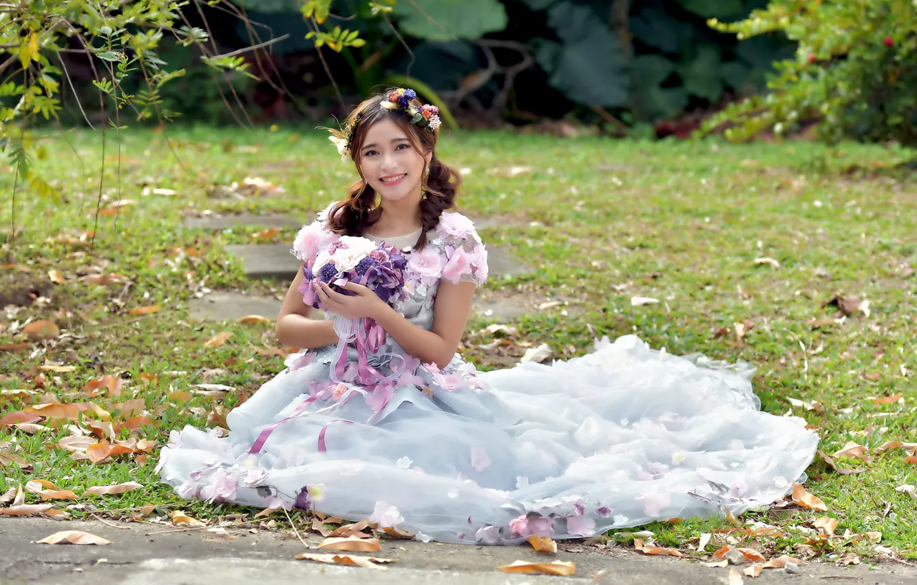 Photo wallpaper holiday, the bride, a bouquet of flowers, smile, holiday, cute girl, cute girl, foliage