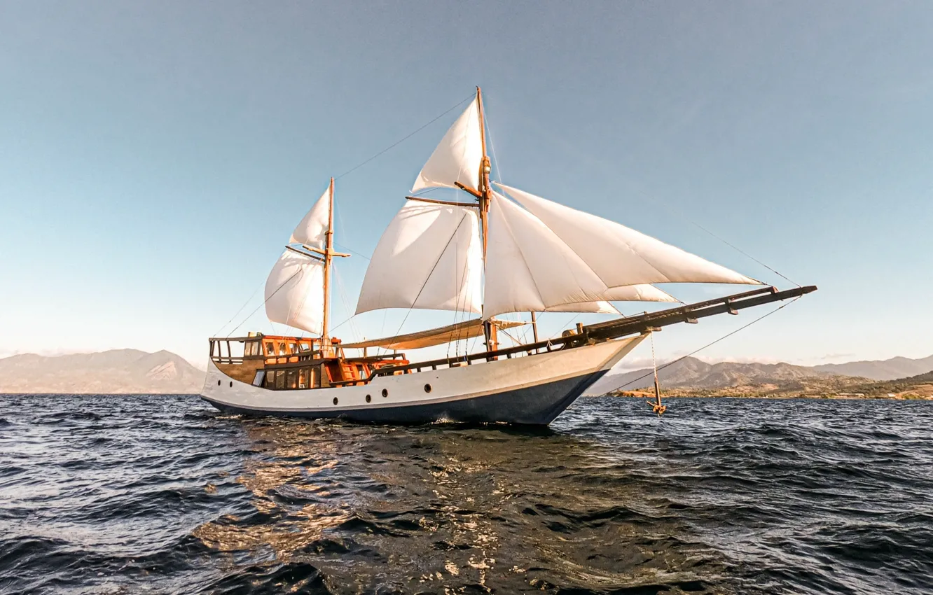 Photo wallpaper ship, Luxury Boat, Navila, Indonesia, coast, sailboat, luxury boat, Sailing Komodo