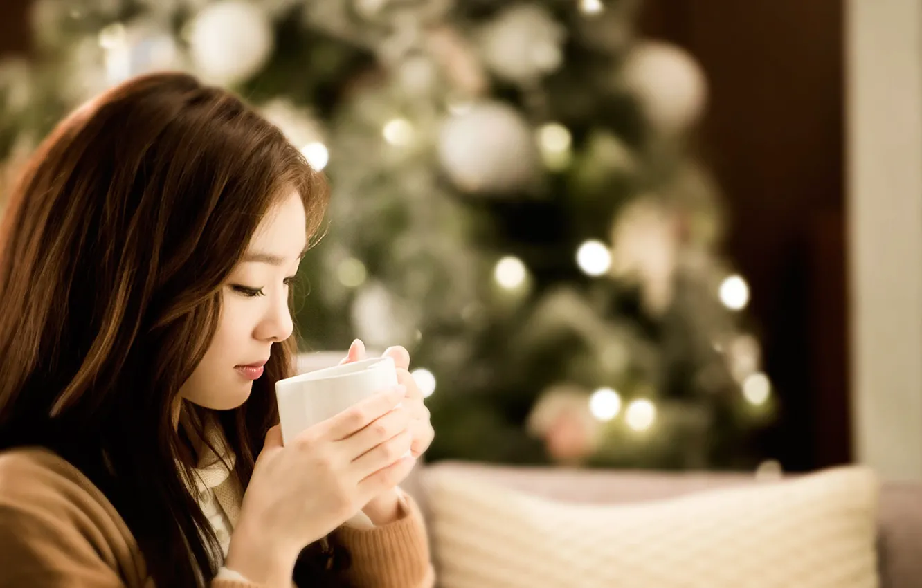 Photo wallpaper figure, queen, Yuna, coffee mug