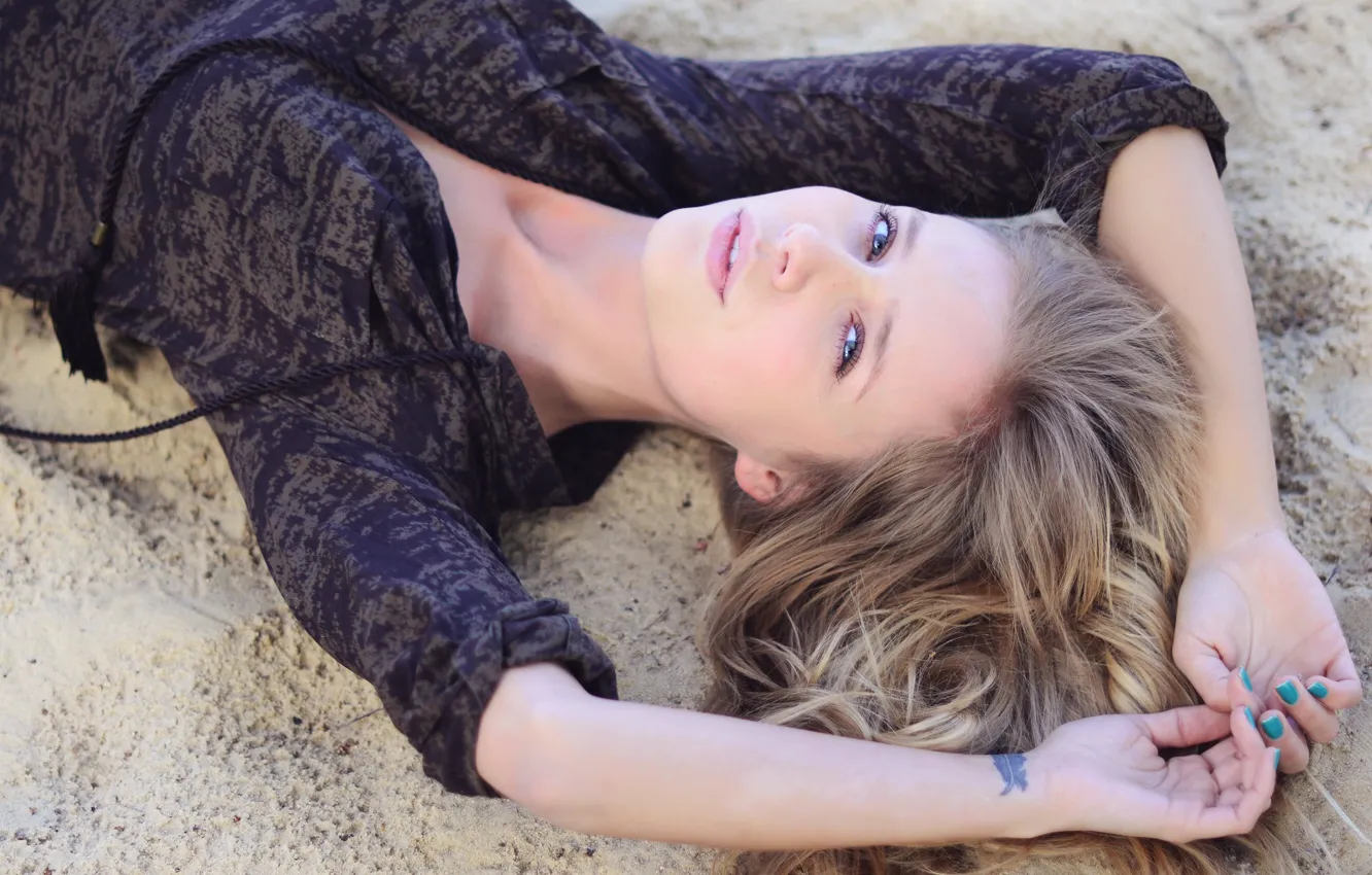 Photo wallpaper sand, beach, look, girl, face, pose, shore, portrait