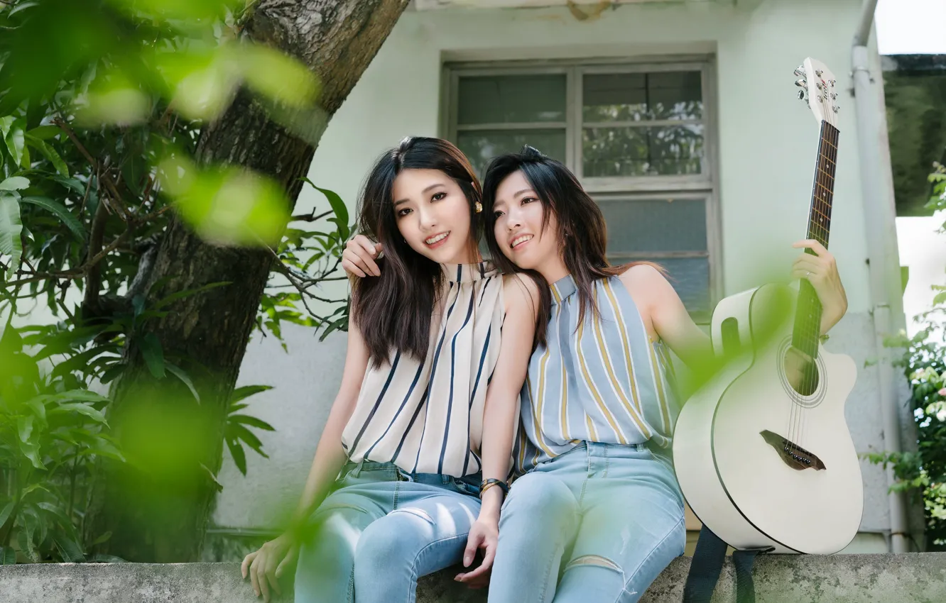 Photo wallpaper girl, guitar, friend