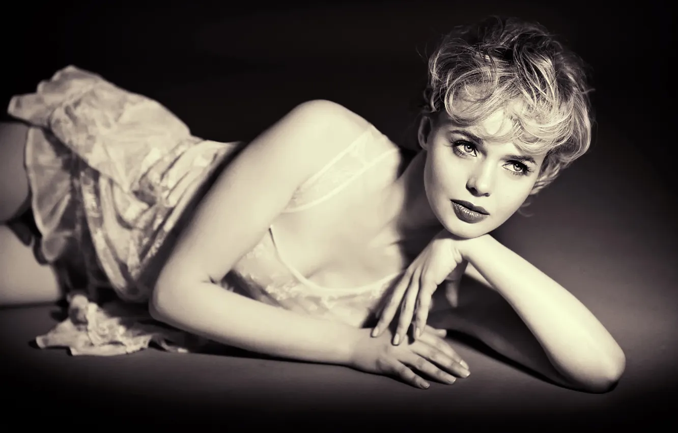 Photo wallpaper girl, blonde, lies