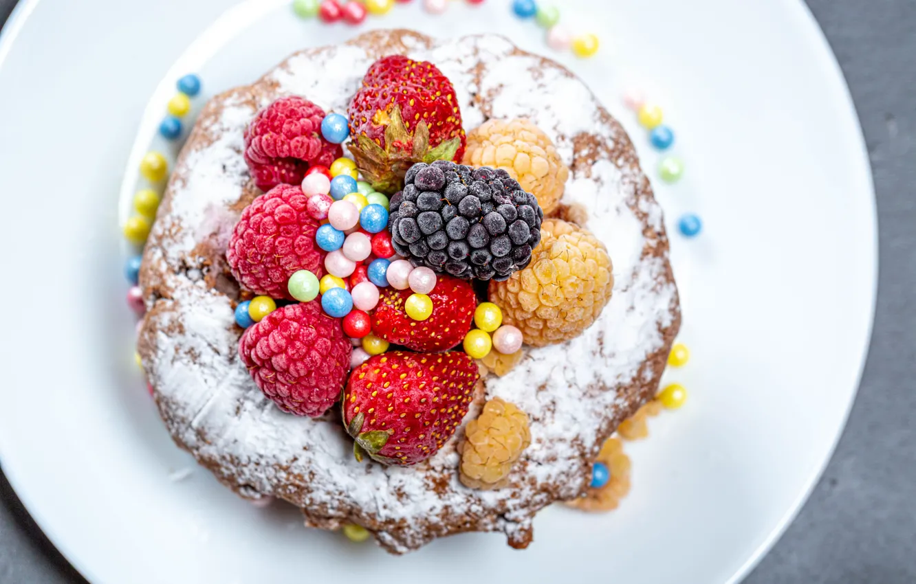 Photo wallpaper macro, berries, raspberry, strawberry, plate, pills, cupcakes