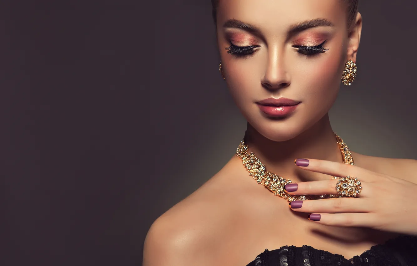 Photo wallpaper girl, decoration, model, hands, makeup, ring, earrings, necklace