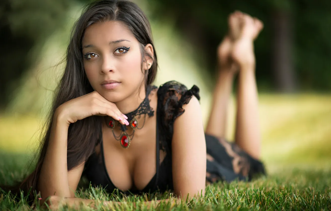 Photo wallpaper neckline, Samantha, brown-eyed