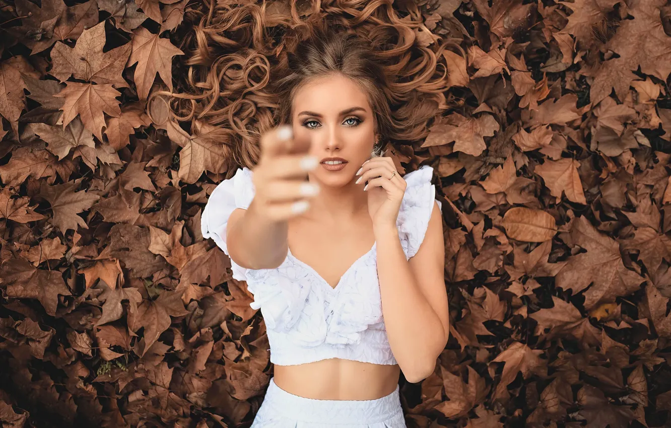 Photo wallpaper autumn, look, leaves, girl, face, pose, makeup, blouse
