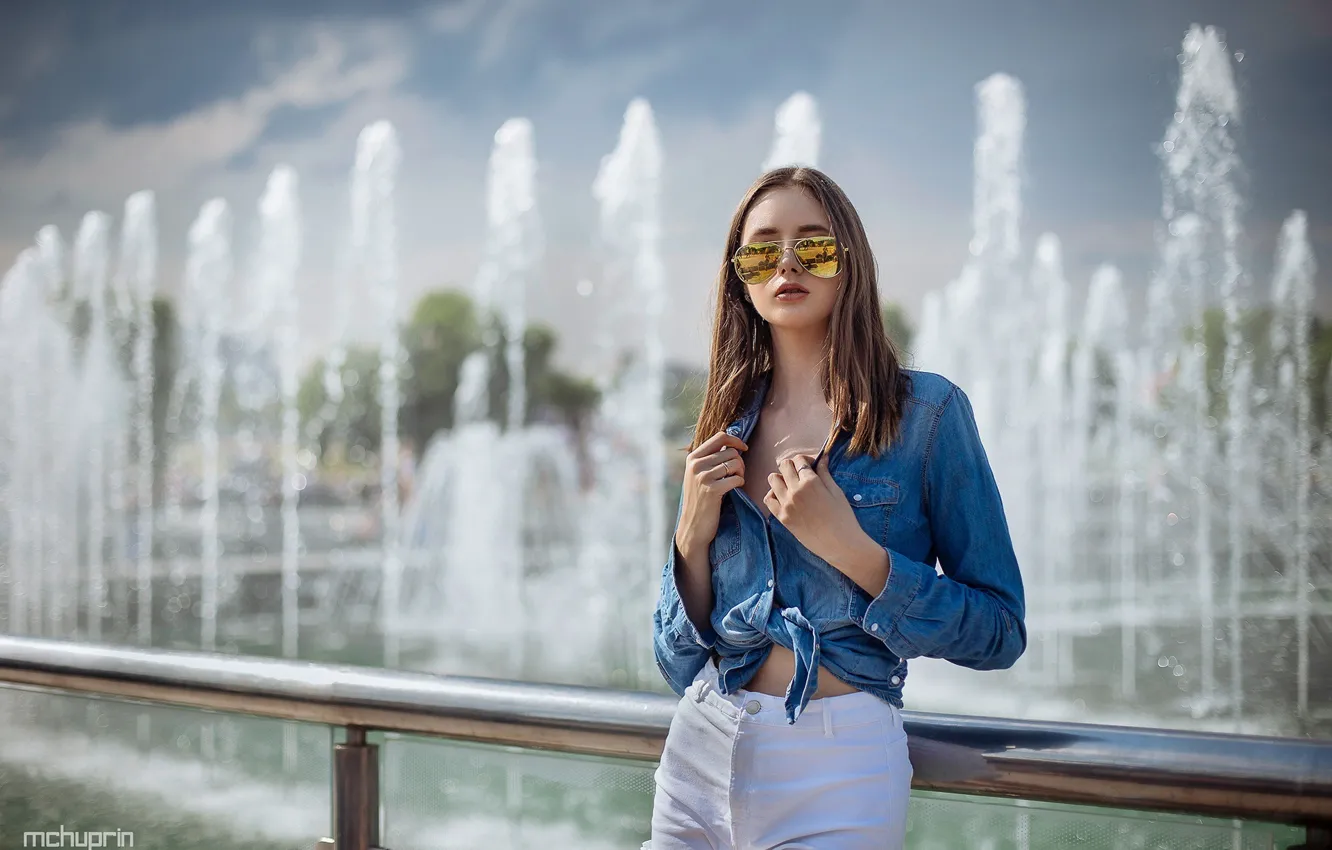 Photo wallpaper girl, long hair, photo, photographer, water, model, lips, jeans