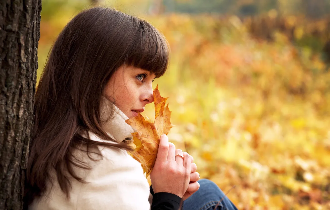 Photo wallpaper autumn, look, leaves, girl, cute, maple, Autumn female