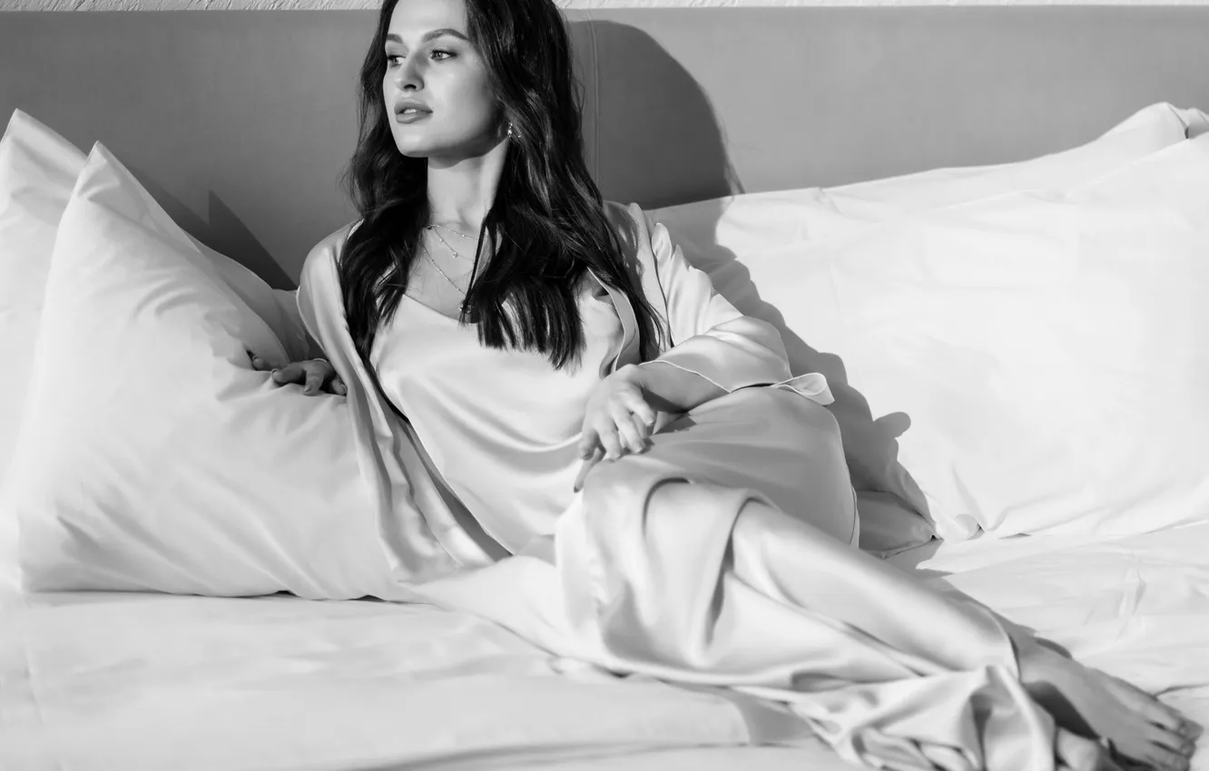 Photo wallpaper girl, model, bed, black and white