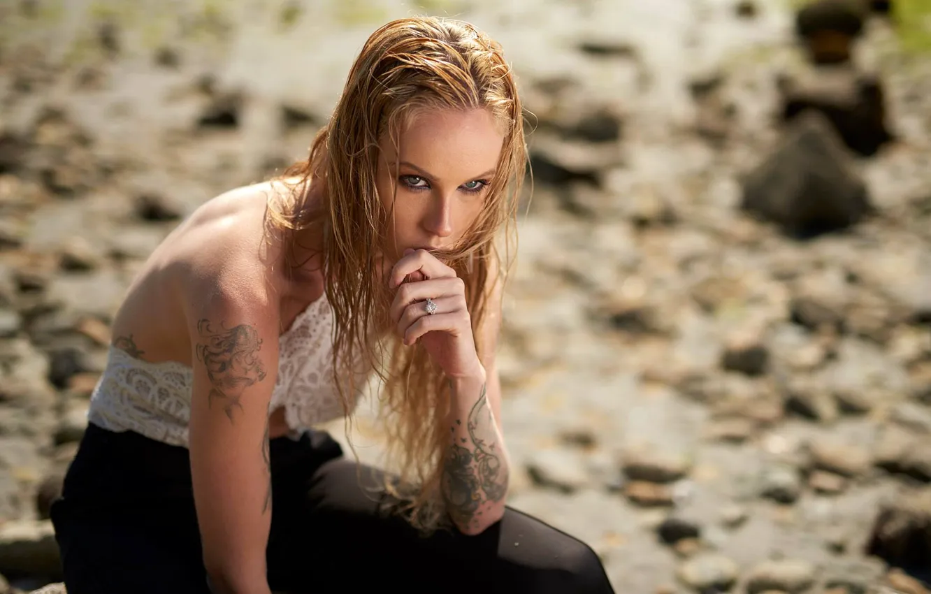 Photo wallpaper the sun, pose, stones, model, portrait, makeup, tattoo, hairstyle