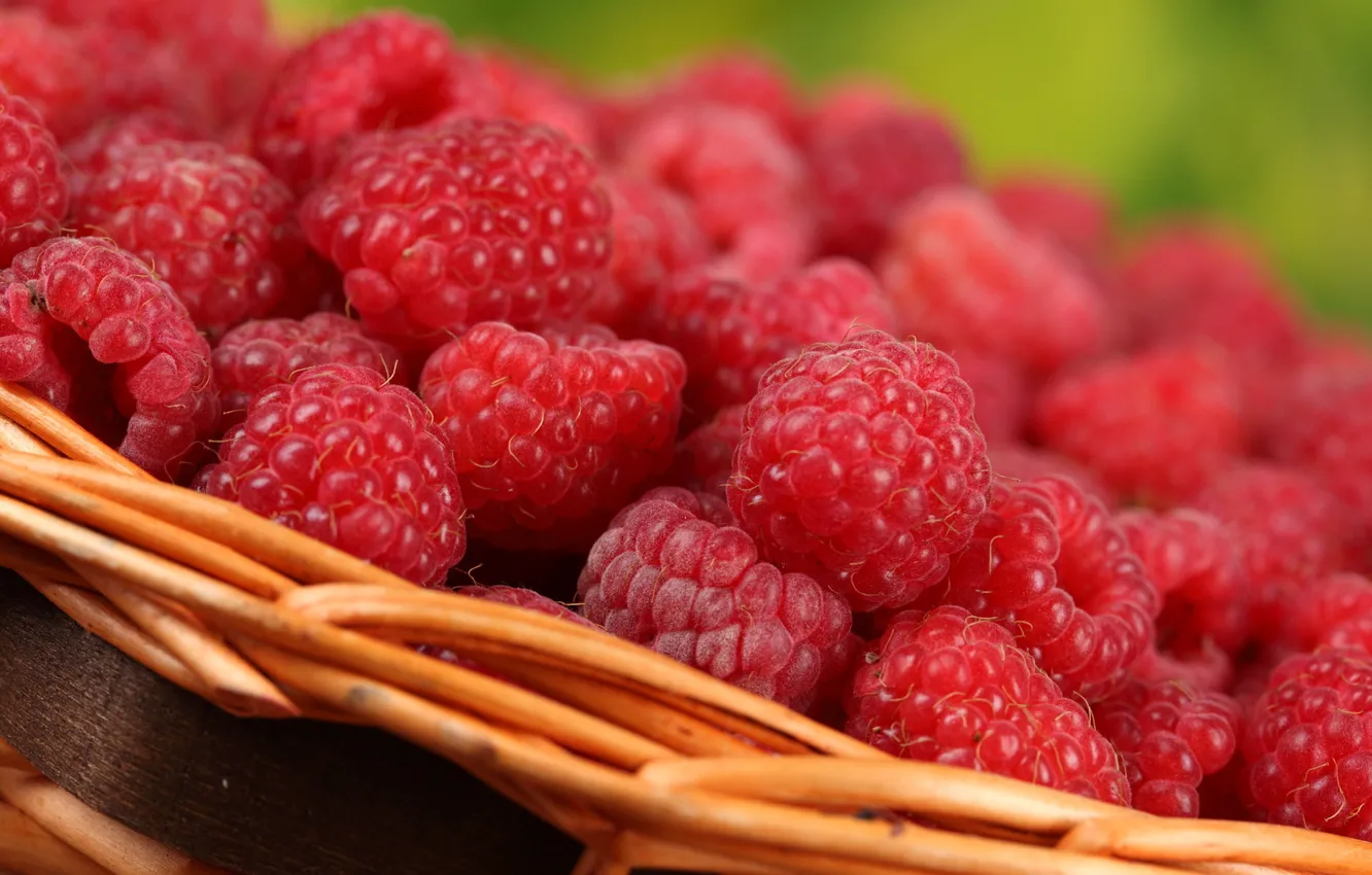 Photo wallpaper macro, berries, raspberry, basket, delicious